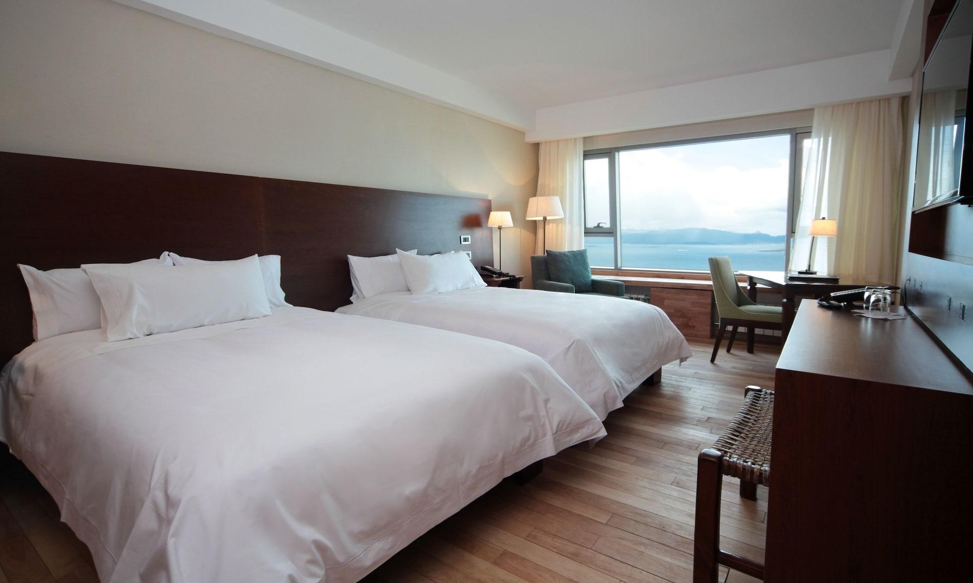 Arakur Ushuaia Resort & Spa Eksteriør billede A room at the hotel