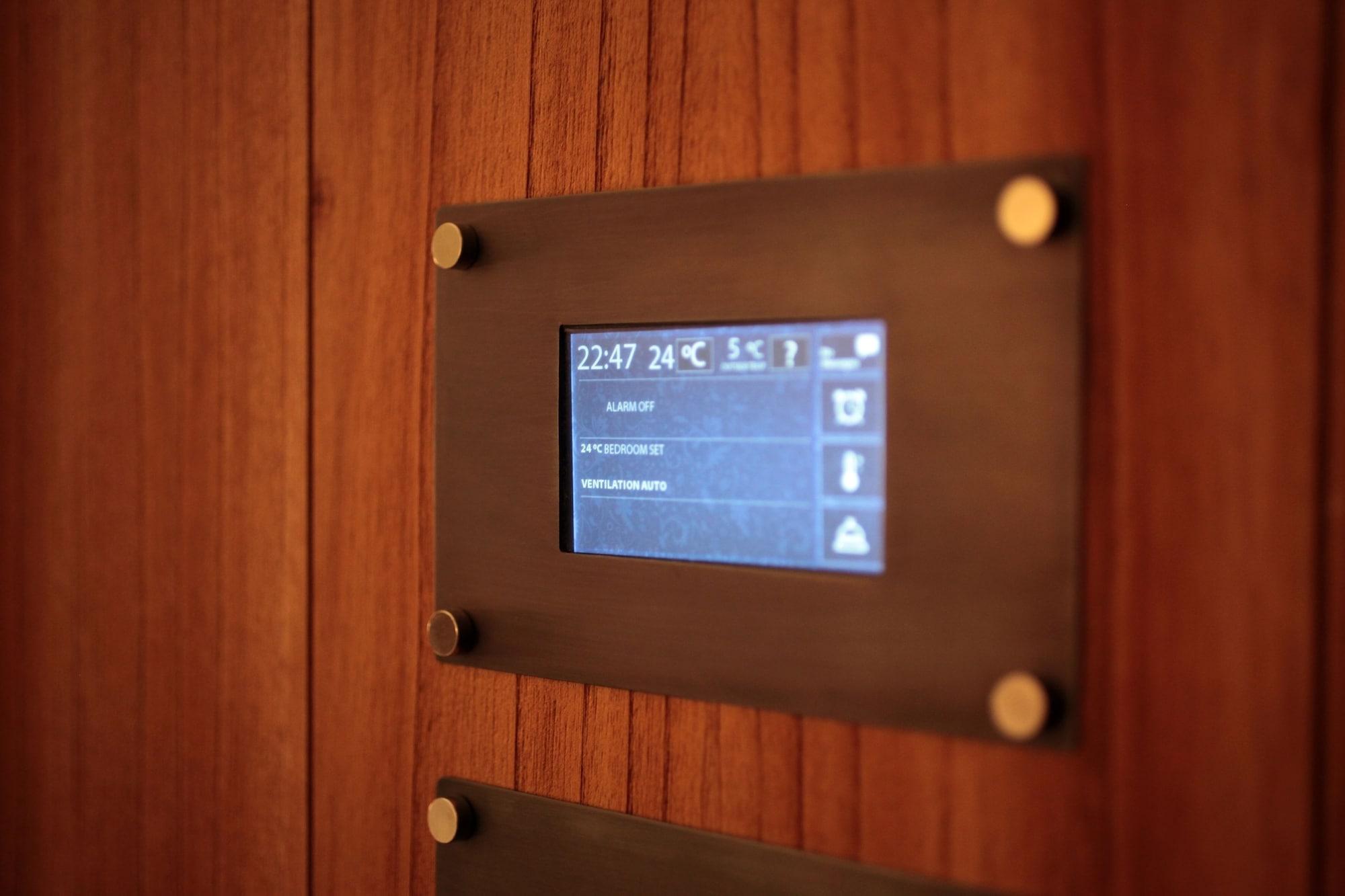 Arakur Ushuaia Resort & Spa Eksteriør billede A smart home thermostat