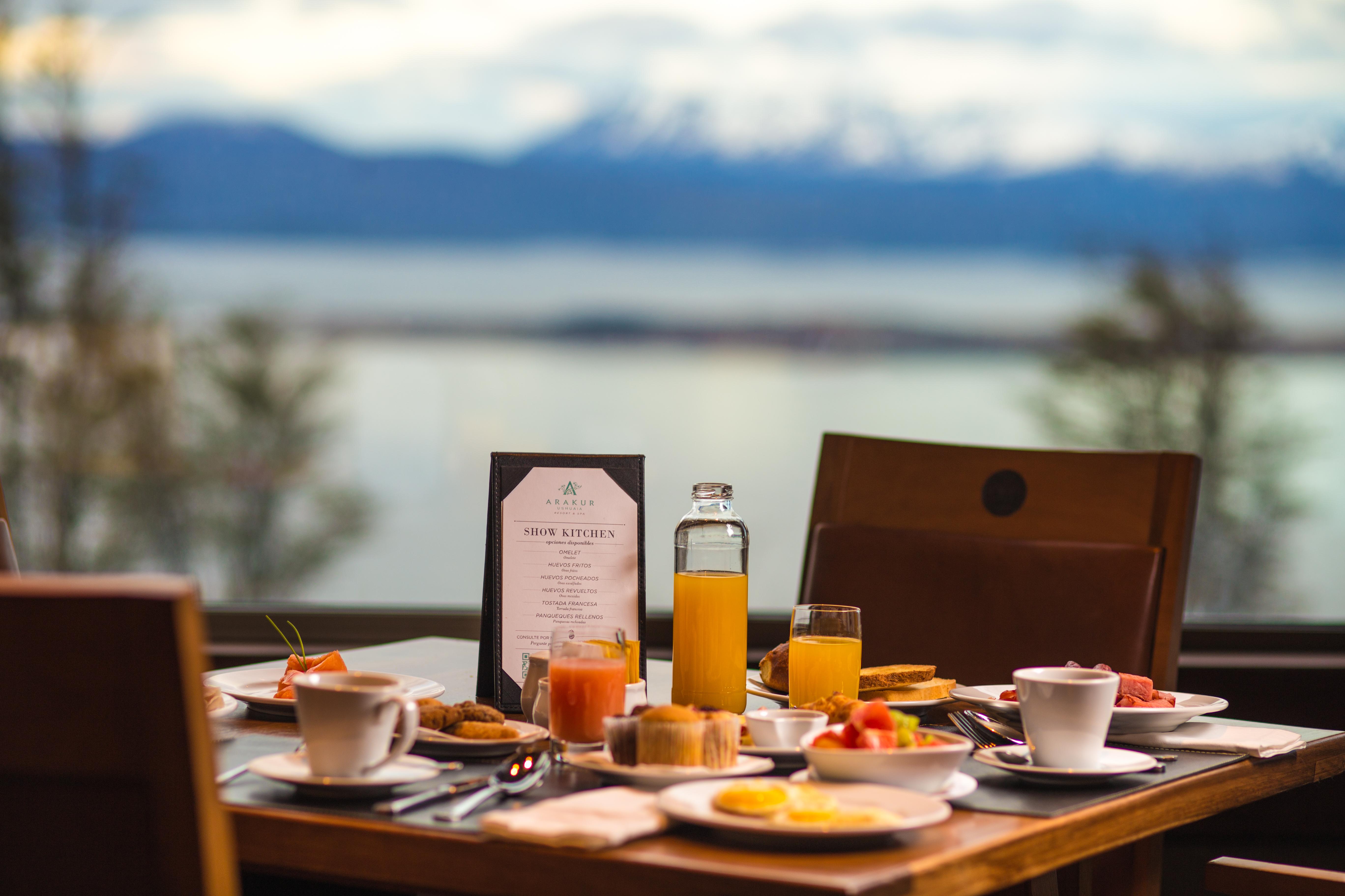 Arakur Ushuaia Resort & Spa Eksteriør billede Breakfast at the Lake House