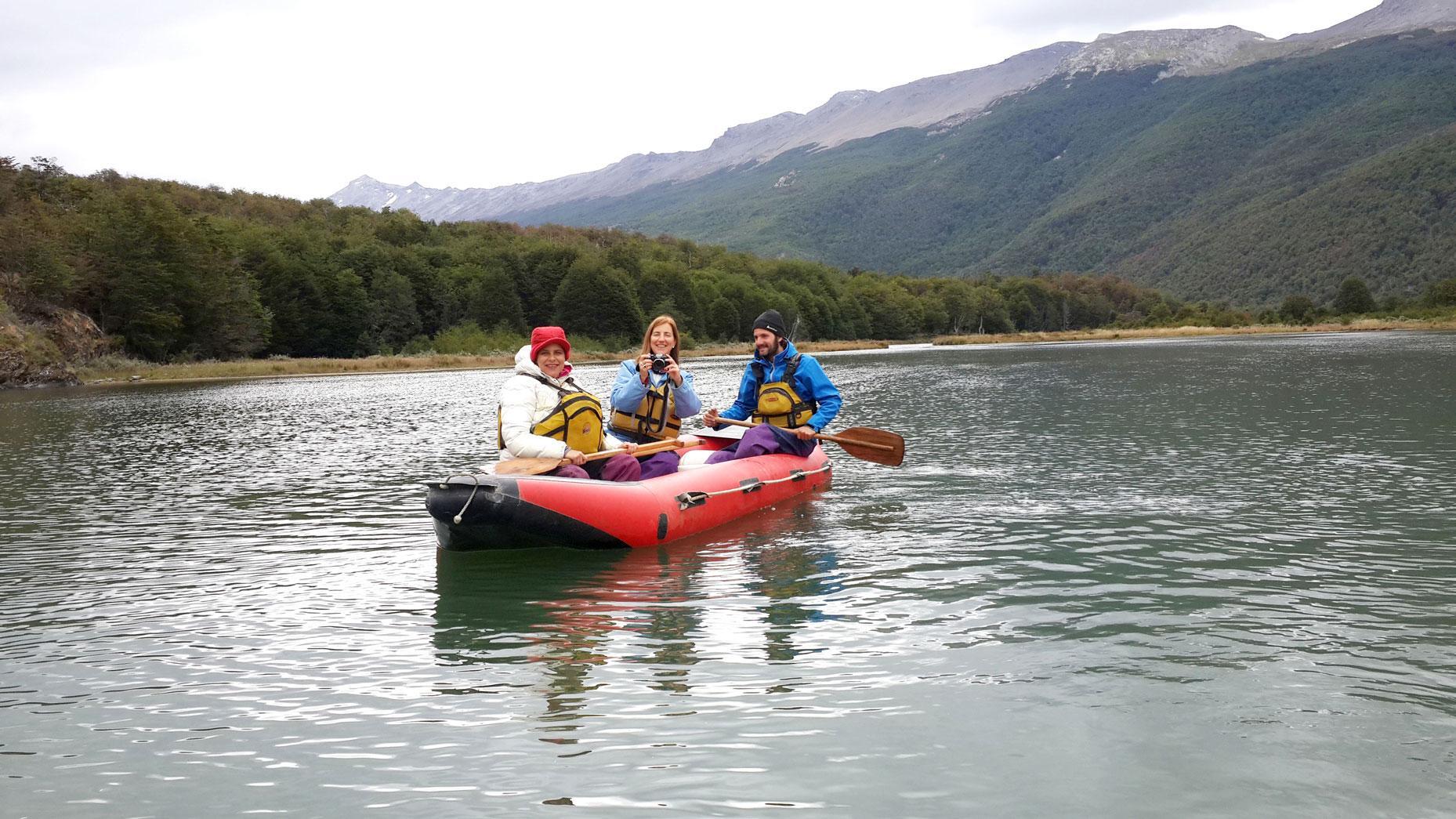 Arakur Ushuaia Resort & Spa Eksteriør billede A 3-person inflatable kayak