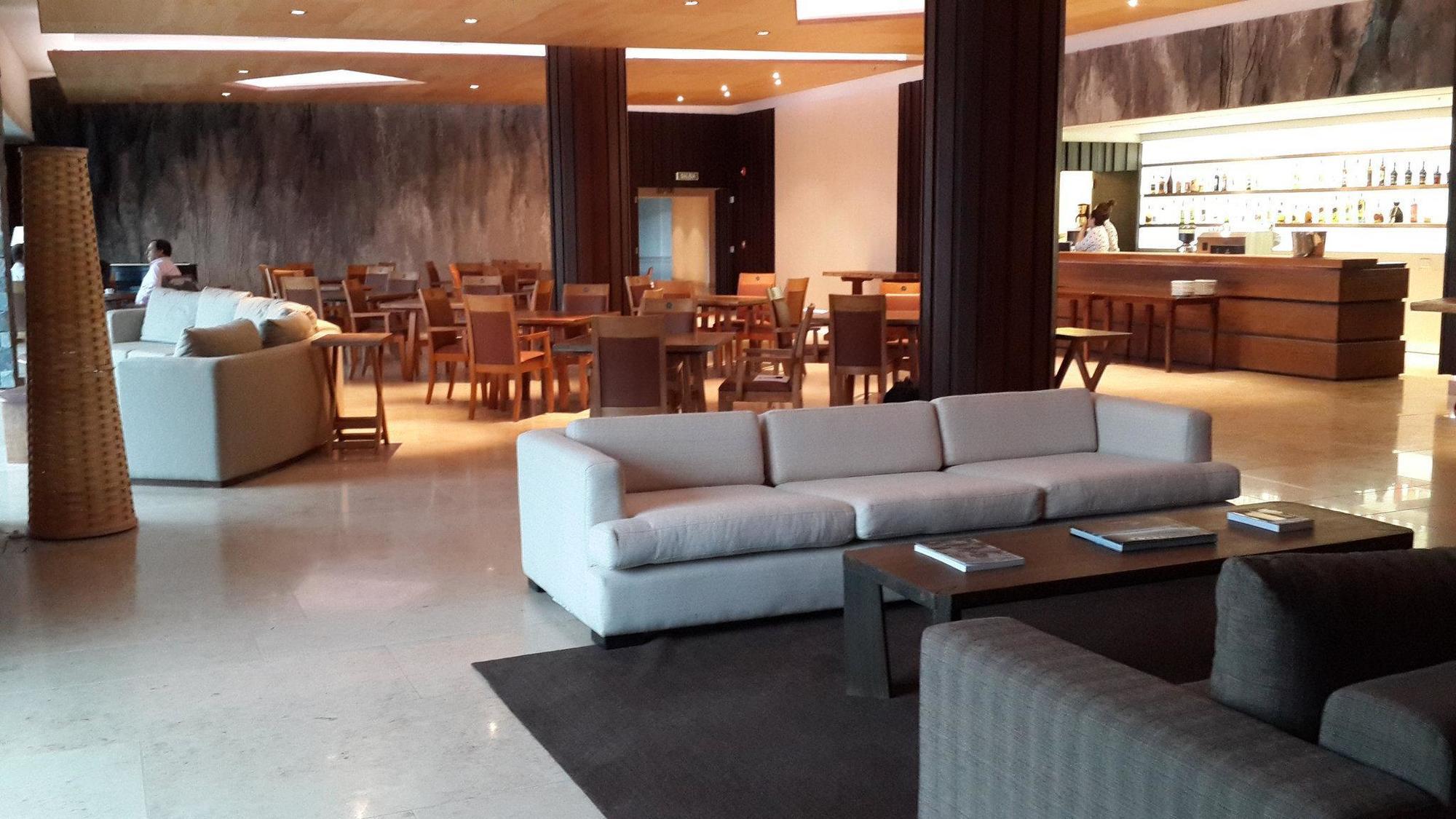 Arakur Ushuaia Resort & Spa Eksteriør billede The lounge at the airport