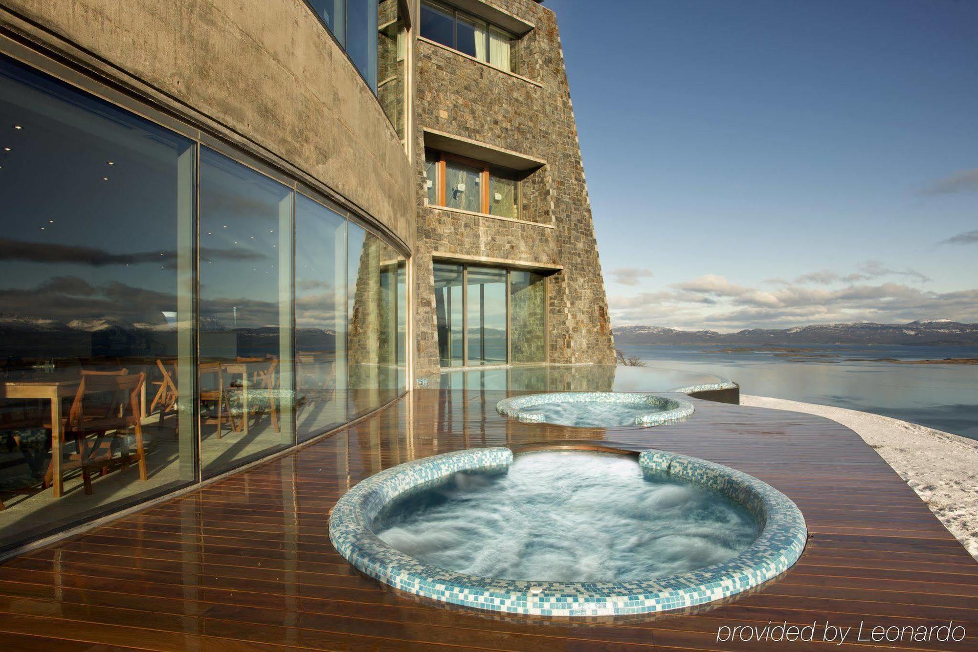 Arakur Ushuaia Resort & Spa Eksteriør billede The hot tubs at the hotel